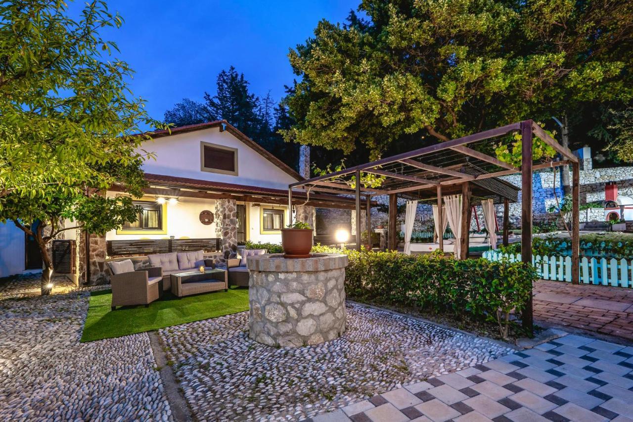 Villa Rafaela Koskinou  Extérieur photo